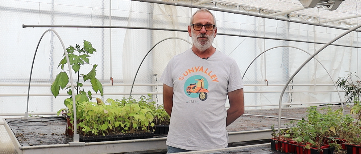 Laurent Dervaux, enseignant en production horticole et responsable de l’exploitation de l’Ecole d’horticulture et de paysage (EHP) © Marion FALIBOIS