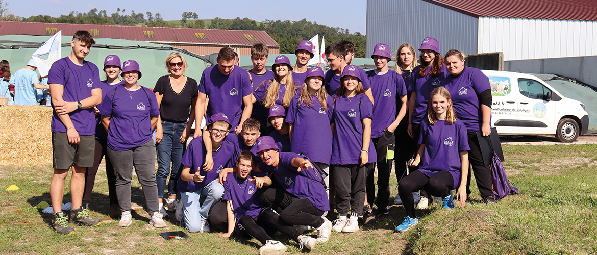 « Pour Obernai allez, allez ! » c’est en donnant de la voix et avec le sourire que les vainqueurs du challenge sont allés chercher leur trophée. ©Photo Marion Falibois