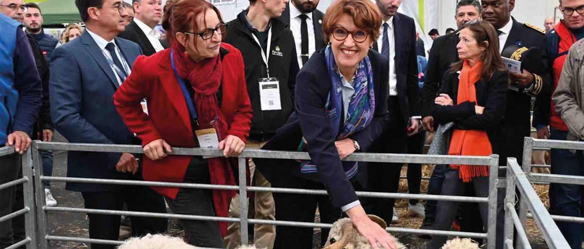 Annie Genevard, ministre de l'Agriculture dans les allées du Sommet de l'élevage. ©Photo DR Annie Genevard, ministre de l'Agriculture dans les allées du Sommet de l'élevage. ©Photo DR