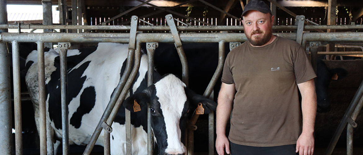 Nicolas Lallemand est associé au GAEC du Renclos, exploitation laitière bio de la commune de Ménil-de-Senones. © Photo Marion Falibois