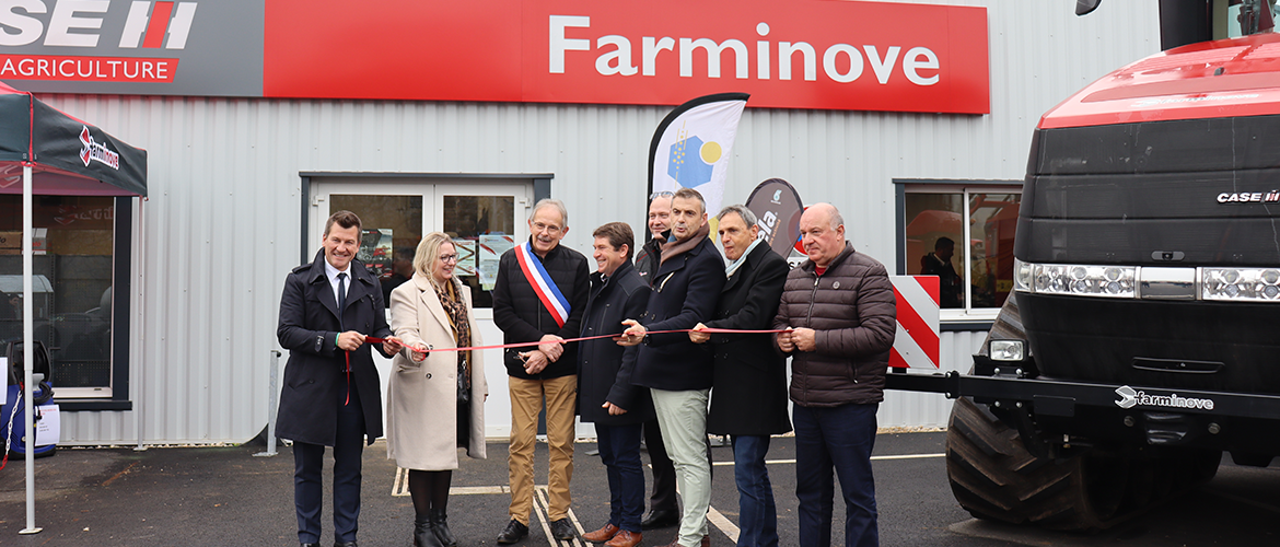 (De G. à D) Arnaud Le Grom de Maret, directeur général d’EMC2 et de Farminove, Nathalie Babouhot, présidente de la communauté de communes de Mirecourt Dompaire, Philippe Larcher, maire de Poussay, Bruno Didier, Président d'EMC2, Arnaud Bédot, directeur du