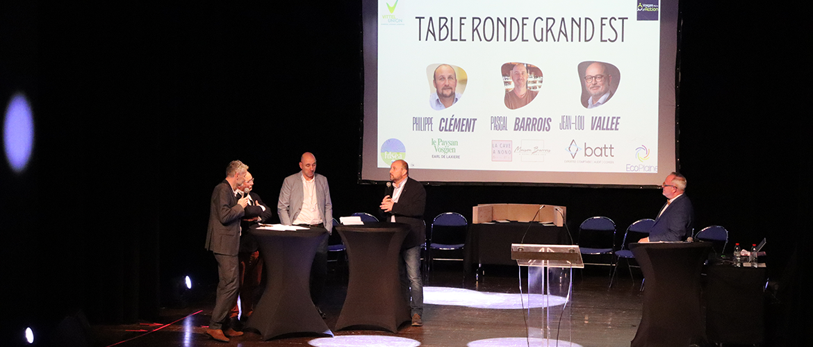 (de G. à D.) F. Pecheur, animateur de la table ronde, J-L. Vallee, expert-comptable associé Batt& Associé/pdt de Vosges Plaine d’Action, P. Barrois, dirigeant la Maison Barrois/pdt de Vittel Union, et P. Clément, pdt FDSEA 88/gérant EARL de Laxiere. © M.F