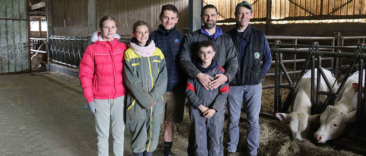 Les associés du GAEC du Loyot élèvent des Charolaises depuis plusieurs générations. © Photo Mélanie BECKER