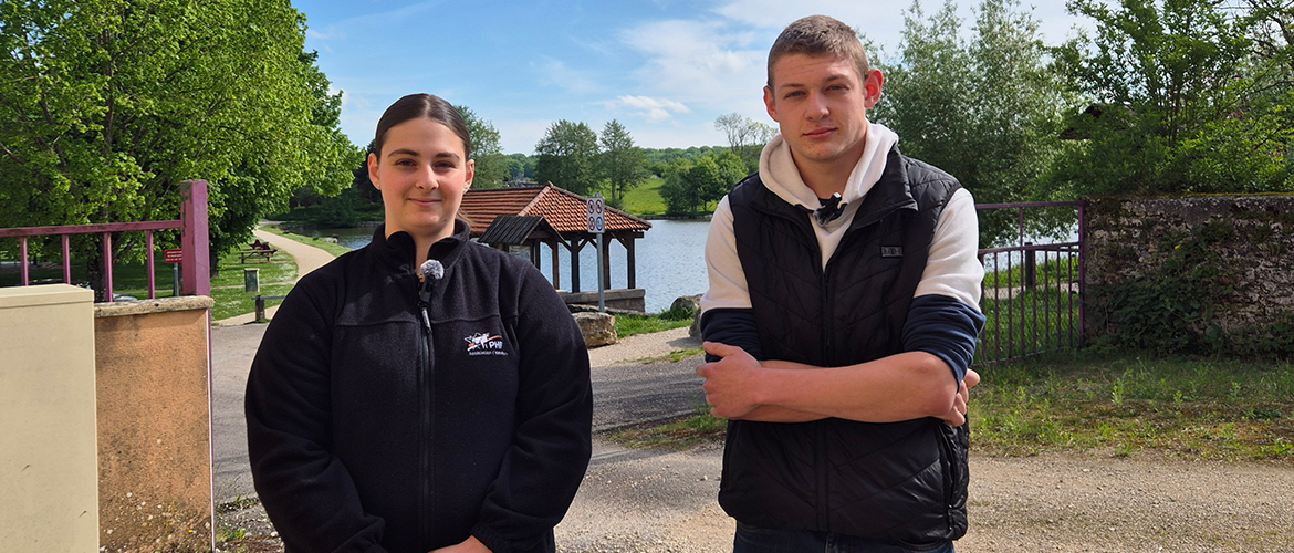 Laurène Erzen et Adrien Collin sont élèves en terminale Bac Pro CGEA à la MFR de Bulgnéville et tous deux souhaitent faire un BTS agricole en MFR l’an prochain. © Photo Mélanie BECKER Laurène Erzen et Adrien Collin sont élèves en terminale Bac Pro CGEA à la MFR de Bulgnéville et tous deux souhaitent faire un BTS agricole en MFR l’an prochain. © Photo Mélanie BECKER