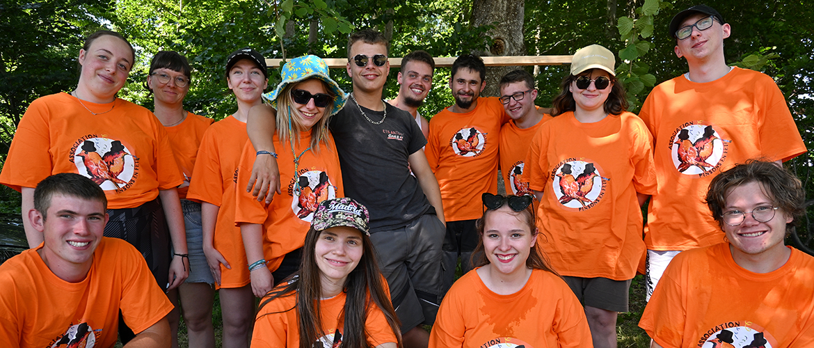 Les élèves de l’association «Créateurs De Solidarité » ont œuvrés aux côtés des Pinsons en Fête pour organiser les Échappées Gourmandes. © Photo MFR – CFR Gugnécourt Les élèves de l’association «Créateurs De Solidarité » ont œuvrés aux côtés des Pinsons en Fête pour organiser les Échappées Gourmandes. © Photo MFR – CFR Gugnécourt