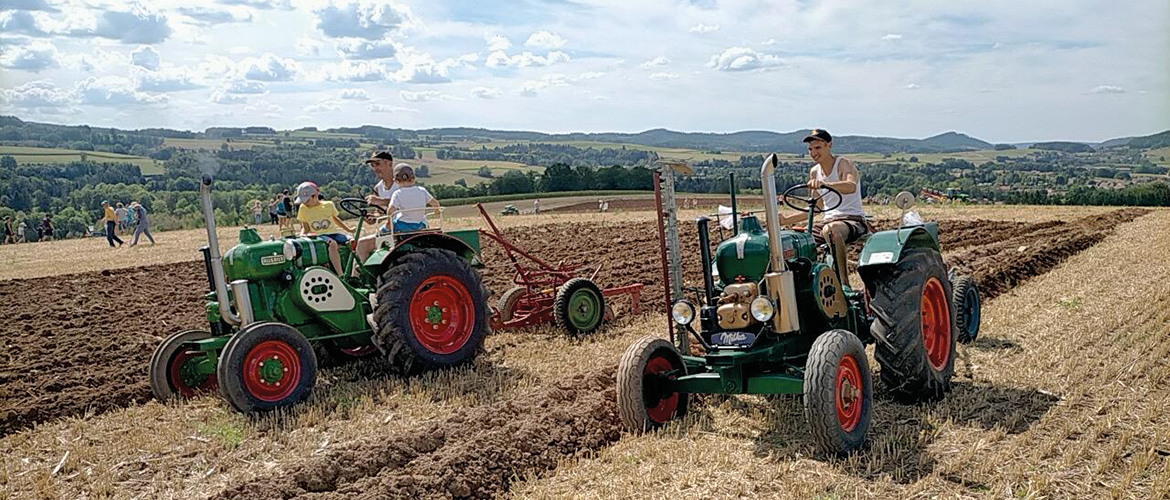Christian Micard et ses enfants participent régulièrement aux manifestations agricoles du département dans le cadre de démonstrations. © Photo famille Micard