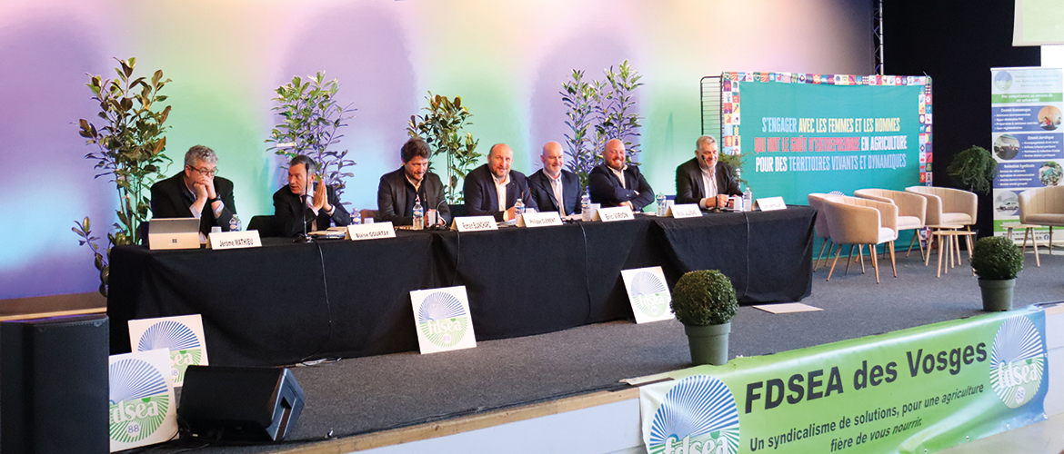 (De G. à D.) Jérôme Mathieu, pdt Chambre d’agriculture 88, Blaise Gourtay, préfet 88, Romain Blanchard, SGA FNSEA, Philippe Clément, pdt FDSEA 88, Eric Virion, SG FDSEA 88, Nicolas Lallemand, co-pdt de JA 88 et Cyril Petelot, trésorier FDSEA 88. © Photo M