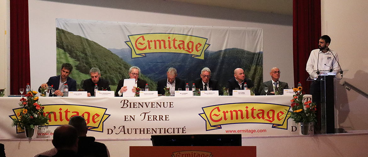 (De G. à D.) Julien Voirin, trésorier, Pierre Passetemps, VP, Delphine Picard, dir. générale, Rémy Benoit, pdt, Daniel Gremillet, administrateur, David Noel, VP, Jean-Bernard Mangin, VP, et Xavier Bailly, pdt des JA 88. © Camille COQUET