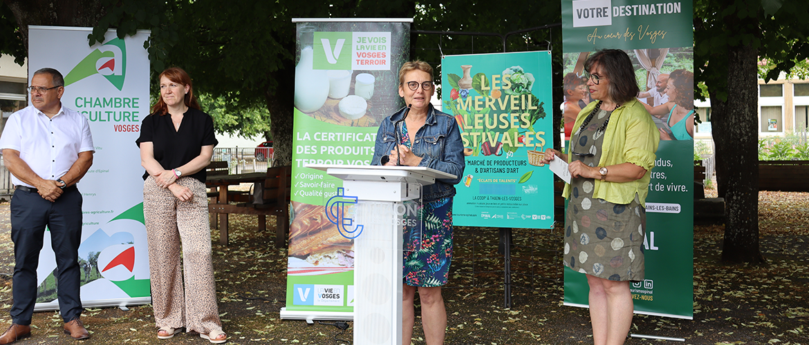 (De G. à D.) Wilifrid Grandmaire, pdt, et Fabienne Houillon, chargée de communication office de tourisme Épinal ; Isabelle Perry, VP Chambre d’agriculture 88, Carole Dufour, adj. au Maire Thaon-les-Vosges lors de la conférence de presse 1er juillet. © MF 