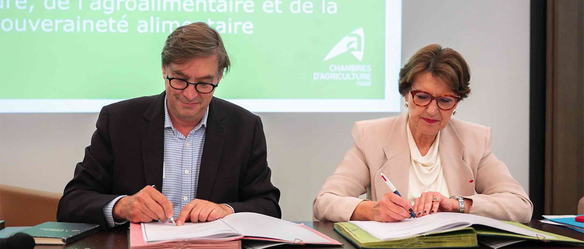 Signature du nouveau contrat d’objectifs et de performance entre le miinistère de l'Agriculture et les Chambres d'agriculture France. © Photo X