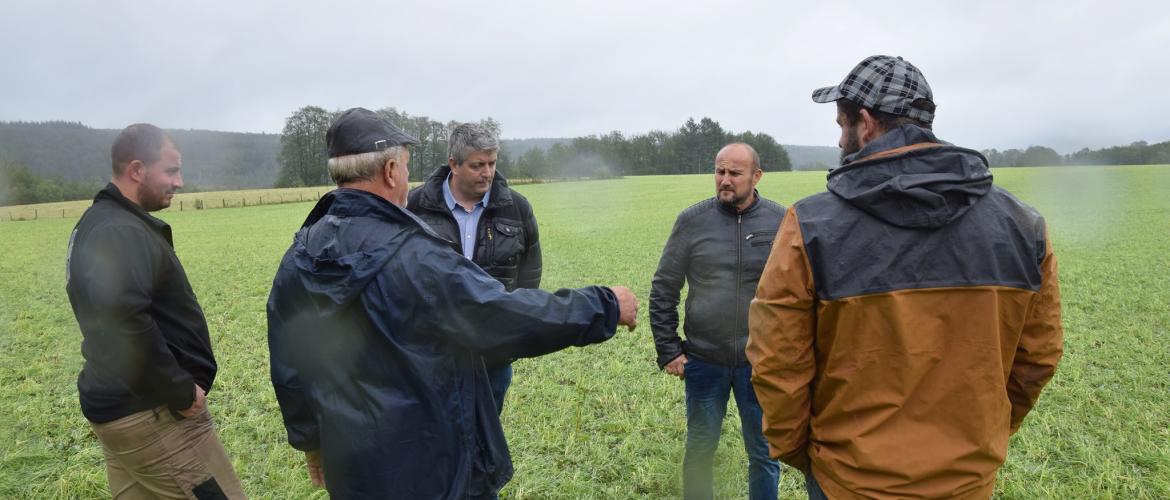 Jérôme Mathieu et Philippe Clément, pdts de la Chambre d’Agriculture et de la FDSEA des Vosges, se sont rendus sur le terrain pour constater les dégâts.  Photo : DR