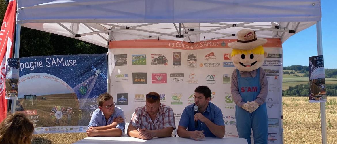 (De G. à D.) Rémy Jacquel, Victorien Lambert, Germain Blaise et S’AM la mascotte, photo Camille Carré