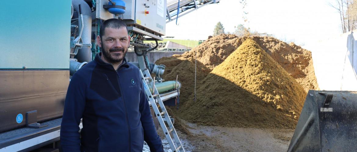 Pierre-Emmanuel Belot se déplace dans les exploitations pour effectuer les chantiers de séparation de lisier, photo Marion Falibois.