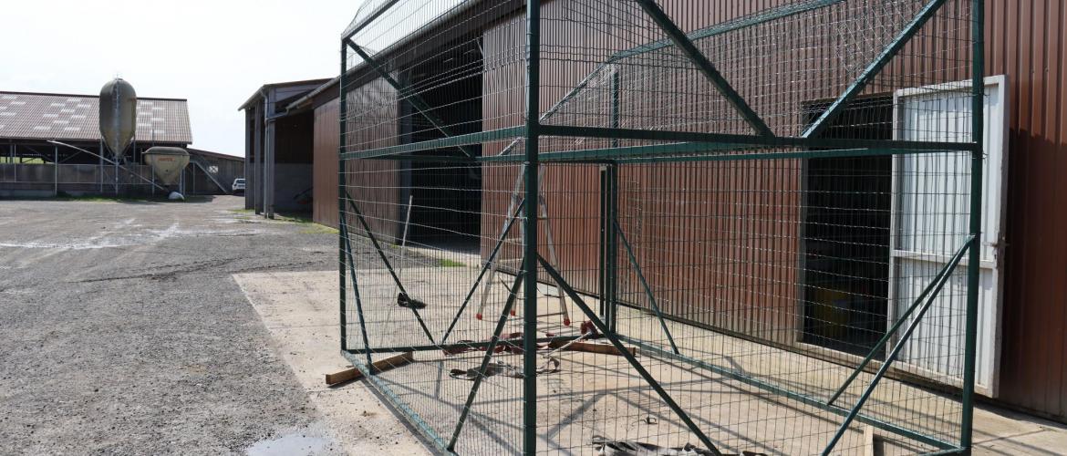 La dernière cage, aujourd’hui finalisée, sera mise à disposition des agriculteurs du secteur de Bulgnéville, photo Marion Falibois.