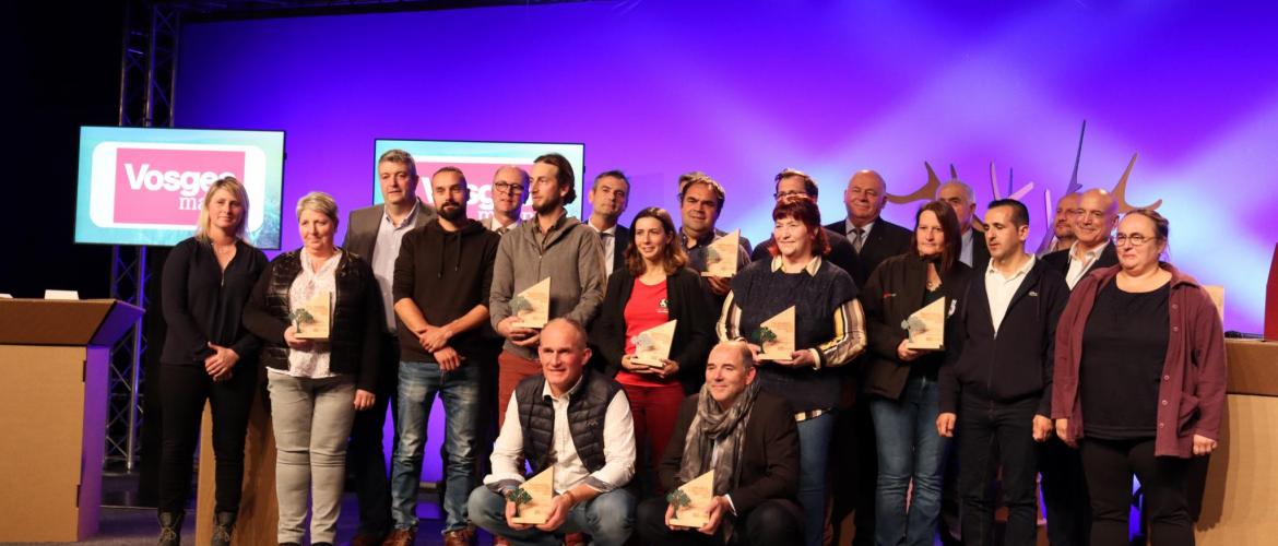 Les lauréats et partenaires de cette 2e édition des Trophées de l’agriculture des Vosges ©Marion Falibois.