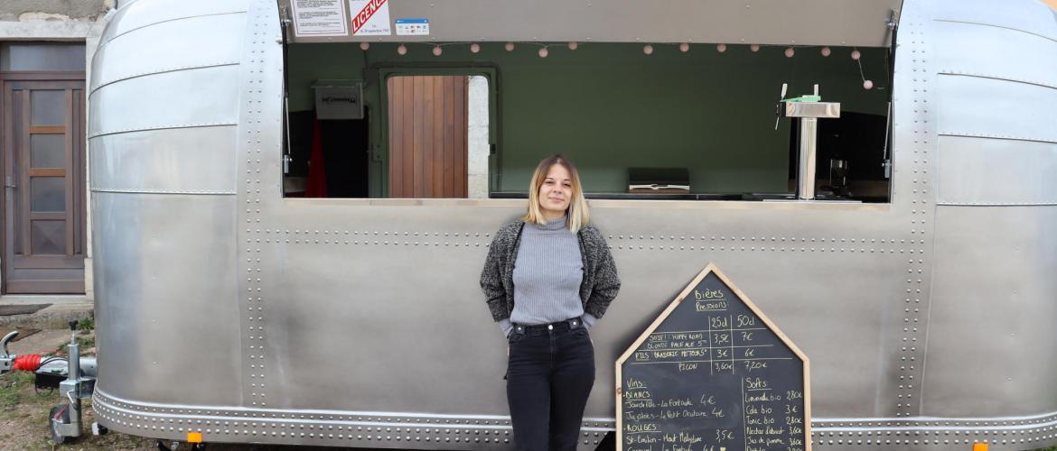 Lucie Sonrier, Vosgienne de 26 ans est à la tête du projet Lulu bistrot itinérant. Photo : M.Falibois