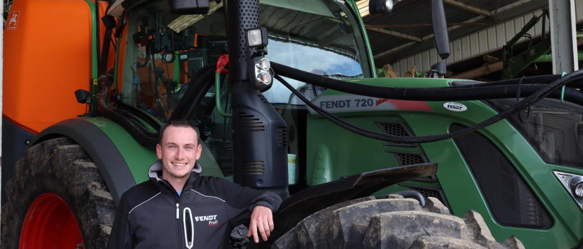 Steven Detroye est un jeune agriculteur de 26 ans, installé sur la ferme familiale depuis le 1er janvier 2023 ©Amandine MARULIER