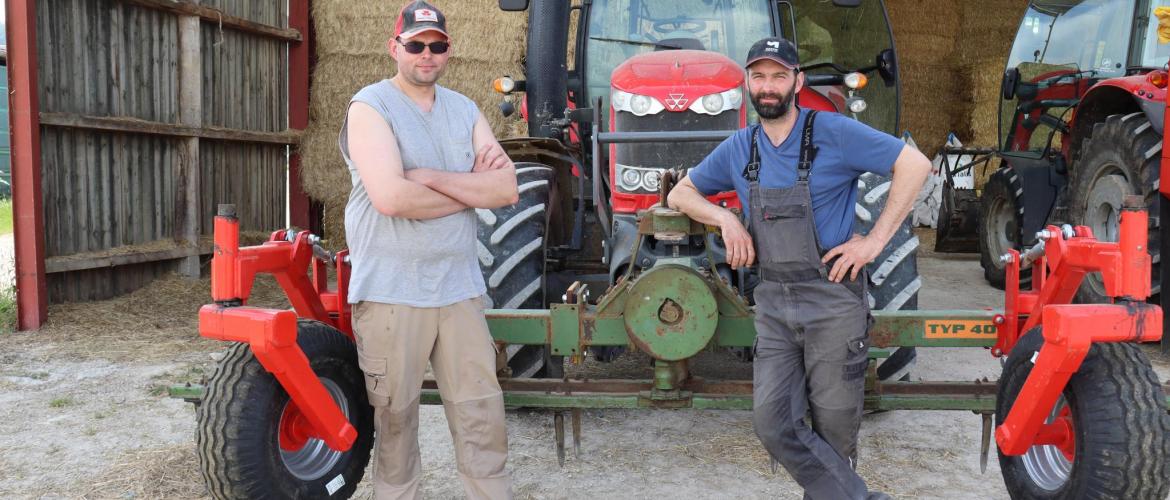 Cyril et Stéphane Oudin sont associés au GAEC Clair argent sur la commune de Jubainville ©Amandine Marulier.