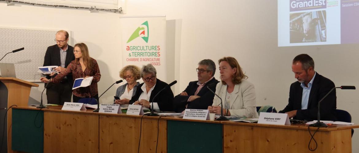 (De G. à D.) François Xavier Schott, Juliette Viel, Anne-Marie Vieu, Valérie Michel-Moreaux, Jérôme Mathieu, Béatrice Moreau et Stéphane Viry ©Marion Falibois