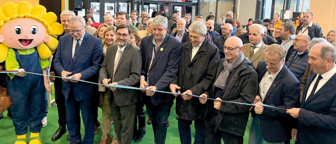 Les élus réunis pour le temps inaugural, sans spécimens bovins, en cette année particulière. © Photo Pierre Divoux